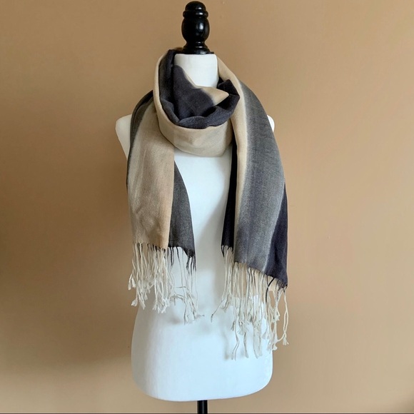 Long fringed wrap shawl - Picture 3 of 5